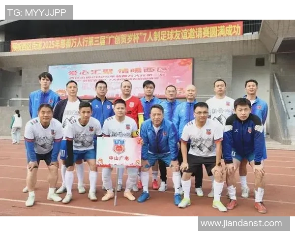 52位足球明星同框合影展现绿茵传奇瞬间与友谊的力量